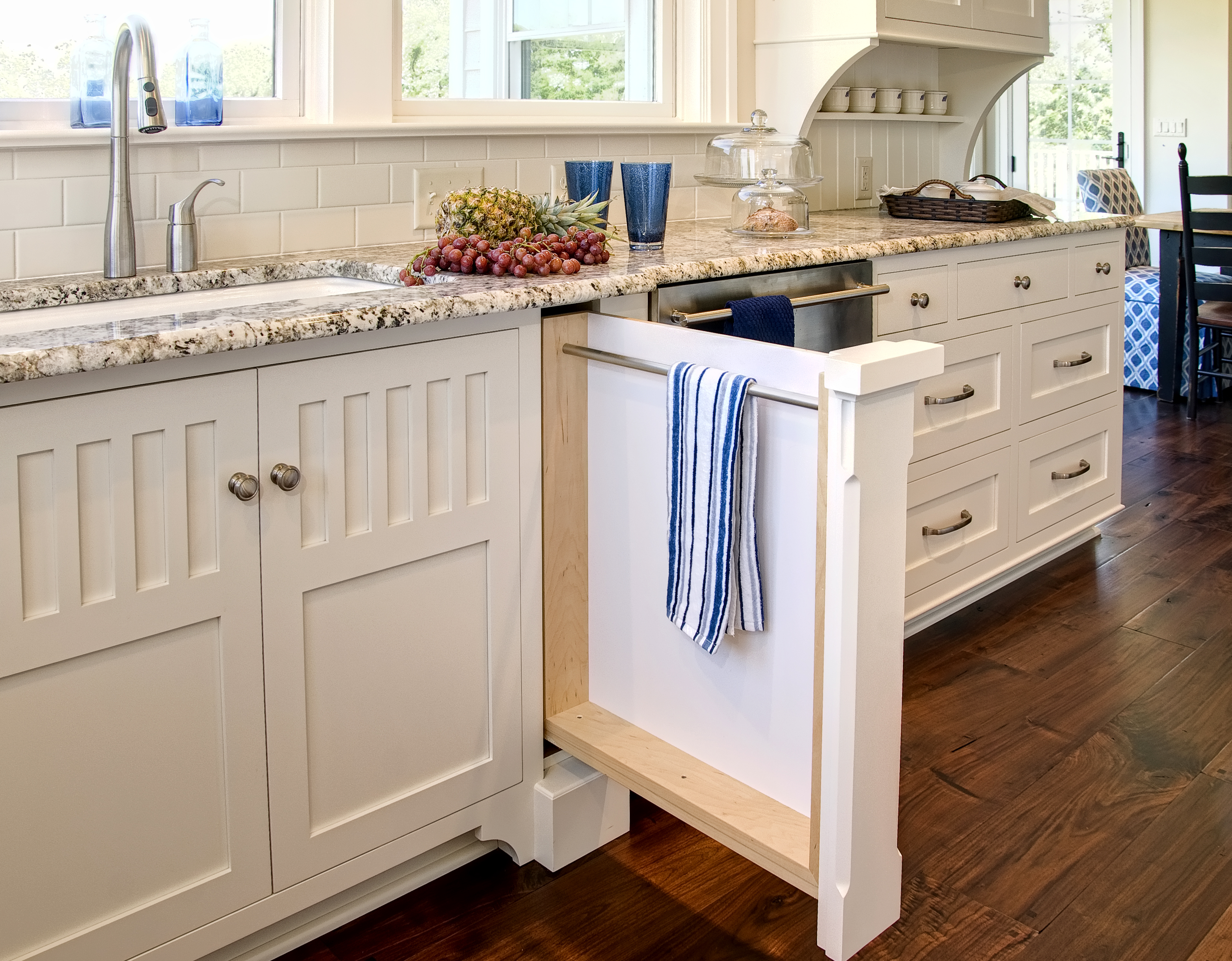 Beach House Style Kitchen - Colonial Craft Kitchens